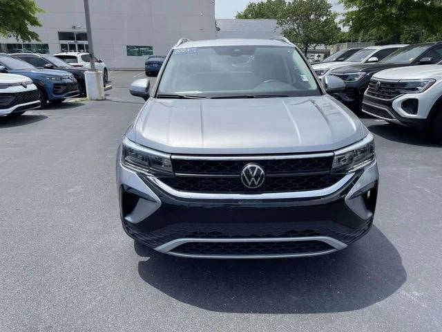 2023 Volkswagen Taos SE FWD photo