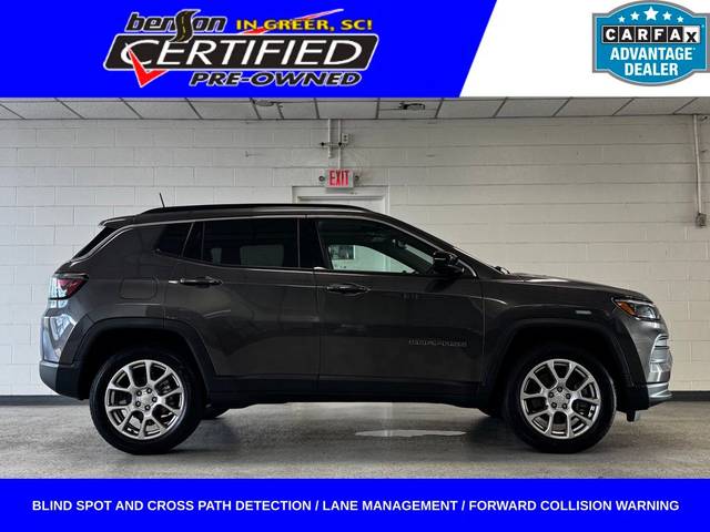 2023 Jeep Compass Latitude Lux 4WD photo