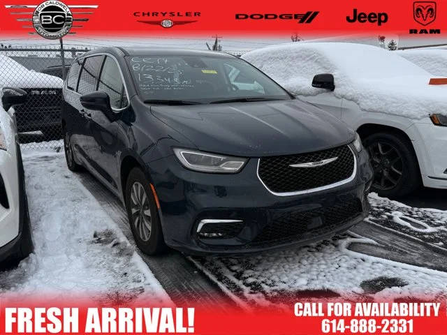 2023 Chrysler Pacifica Minivan Hybrid Touring L FWD photo