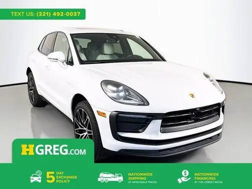 2023 Porsche Macan  AWD photo