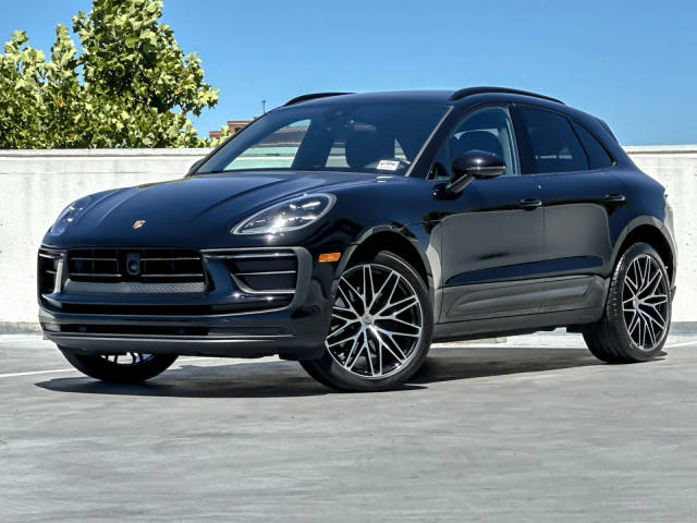 2023 Porsche Macan AWD photo