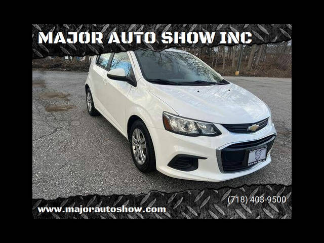 2017 Chevrolet Sonic LT FWD photo