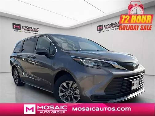 2022 Toyota Sienna LE FWD photo