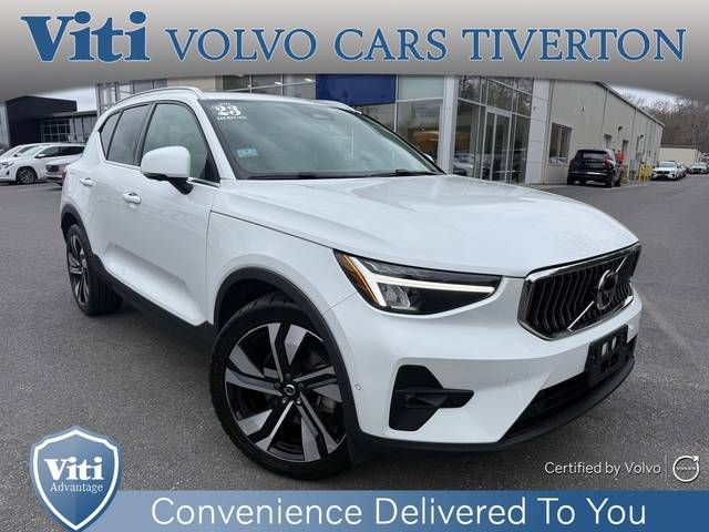 2023 Volvo XC40 Plus Bright Theme AWD photo