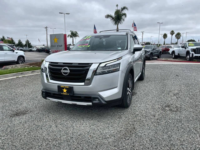 2023 Nissan Pathfinder Platinum FWD photo