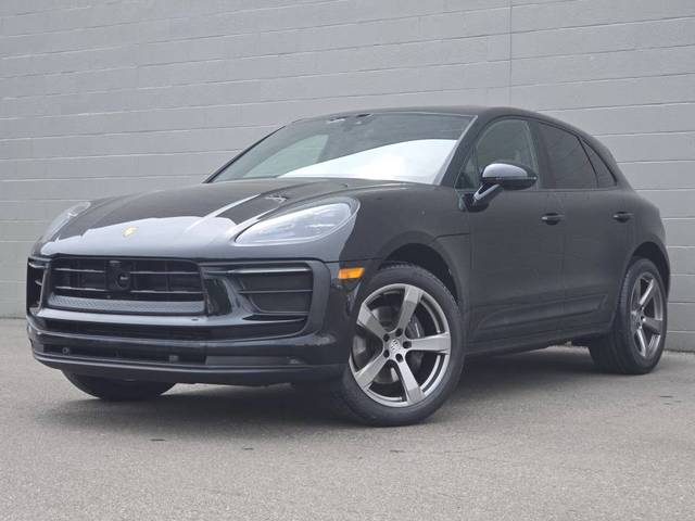 2023 Porsche Macan  AWD photo