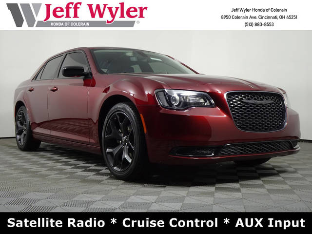 2023 Chrysler 300 Touring RWD photo