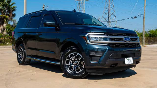 2023 Ford Expedition XLT 4WD photo