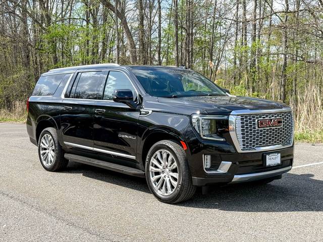 2023 GMC Yukon XL Denali 4WD photo