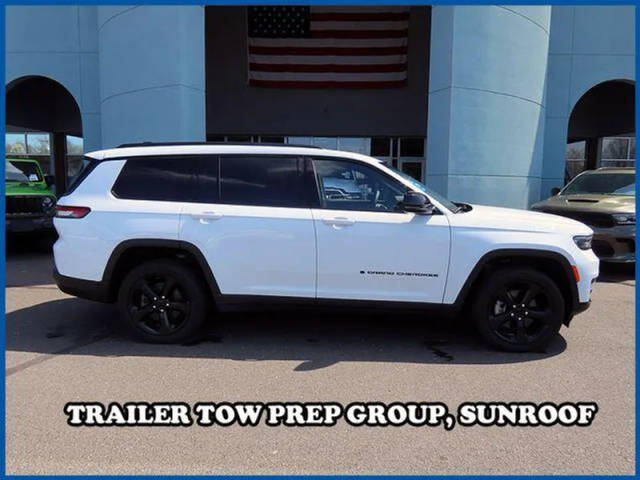 2023 Jeep Grand Cherokee L Altitude 4WD photo