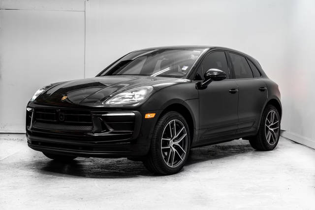 2023 Porsche Macan  AWD photo