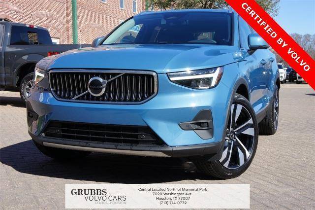 2023 Volvo XC40 Plus Bright Theme AWD photo