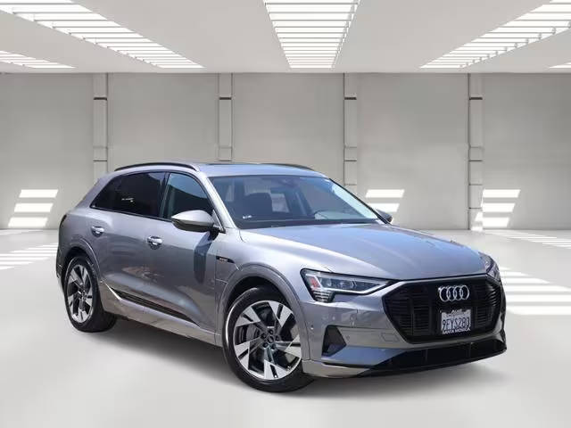 2023 Audi e-tron Premium AWD photo