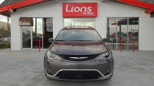 2020 Chrysler Pacifica Minivan Touring L FWD photo