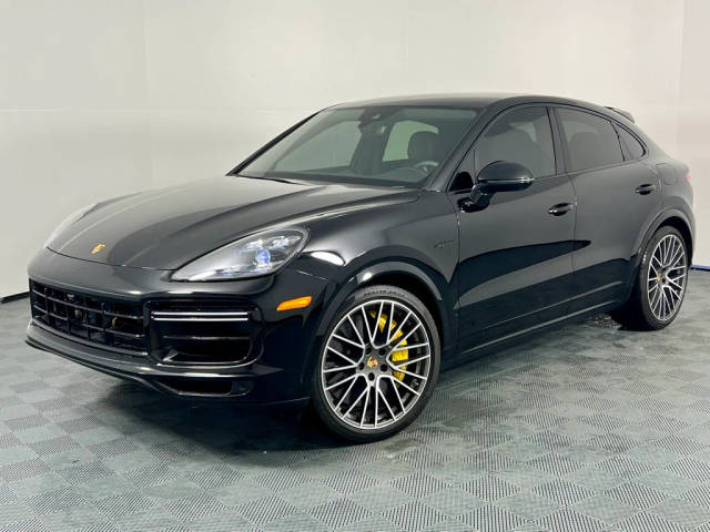 2023 Porsche Cayenne Coupe Turbo S E-Hybrid AWD photo