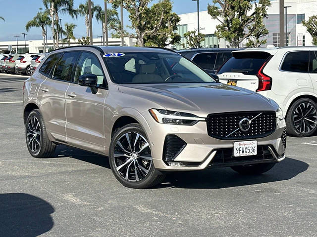 2023 Volvo XC60 Plus Dark Theme AWD photo