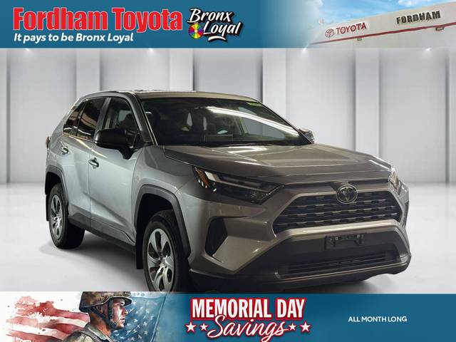 2023 Toyota RAV4 LE AWD photo