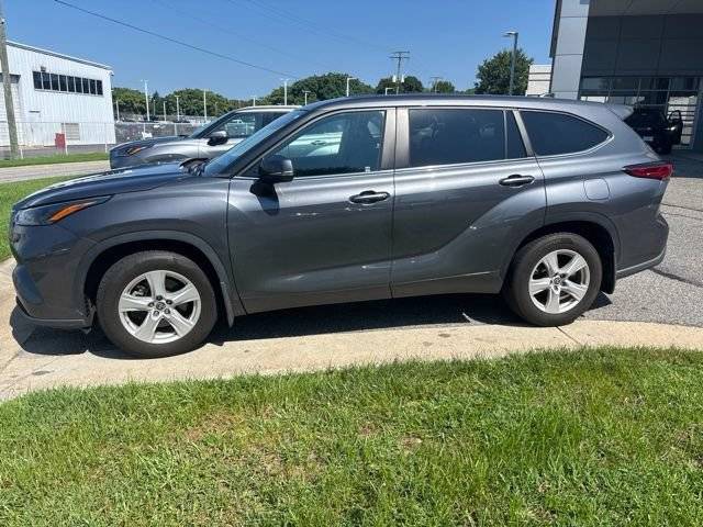 2023 Toyota Highlander LE FWD photo