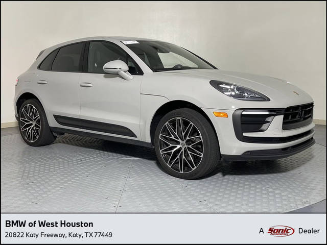 2023 Porsche Macan  AWD photo