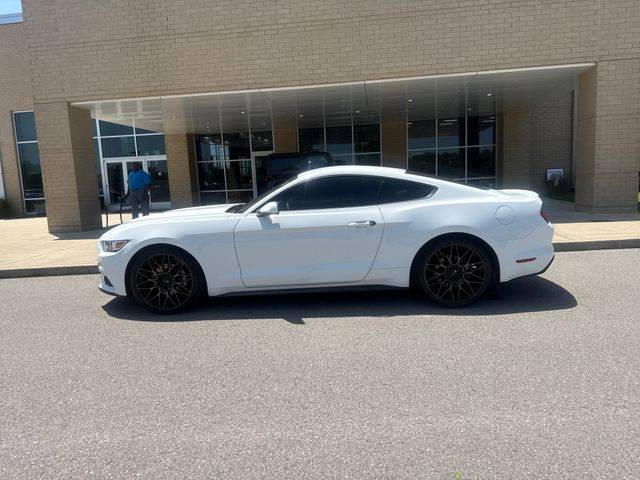 2015 Ford Mustang V6 RWD photo