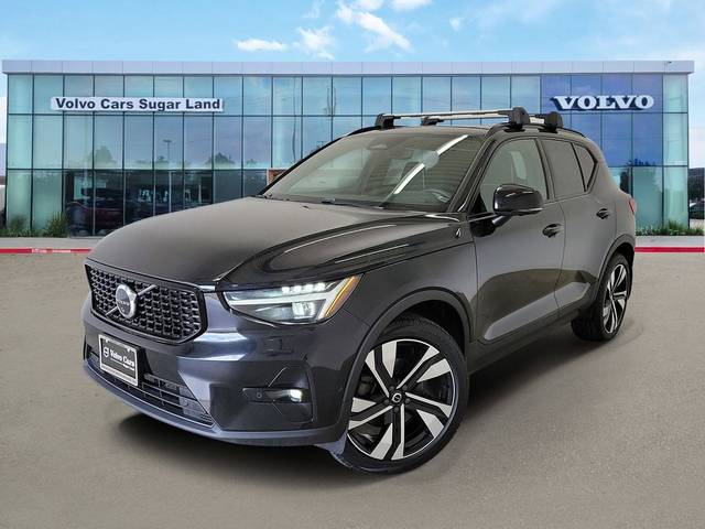 2023 Volvo XC40 Ultimate Dark Theme AWD photo