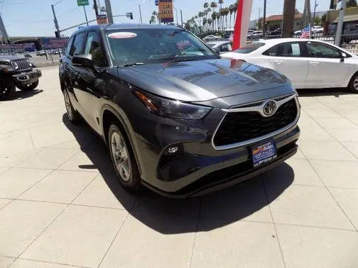2023 Toyota Highlander LE FWD photo