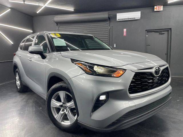 2023 Toyota Highlander LE FWD photo
