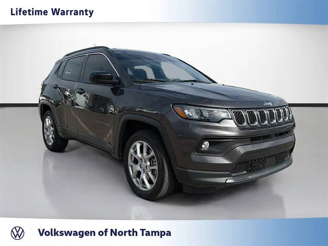 2023 Jeep Compass Latitude Lux 4WD photo