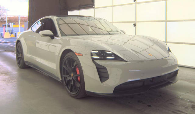 2022 Porsche Taycan GTS AWD photo
