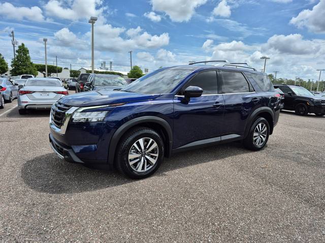 2023 Nissan Pathfinder SL 4WD photo