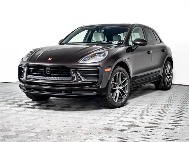 2023 Porsche Macan  AWD photo