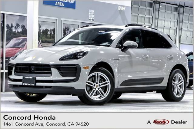2023 Porsche Macan AWD photo