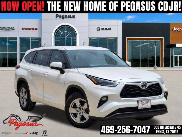 2021 Toyota Highlander LE FWD photo