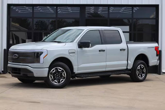 2023 Ford F-150 Lightning  AWD photo