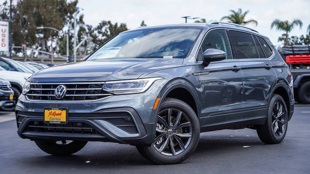 2023 Volkswagen Tiguan SE FWD photo