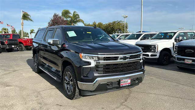 2022 Chevrolet Silverado 1500 LT 4WD photo