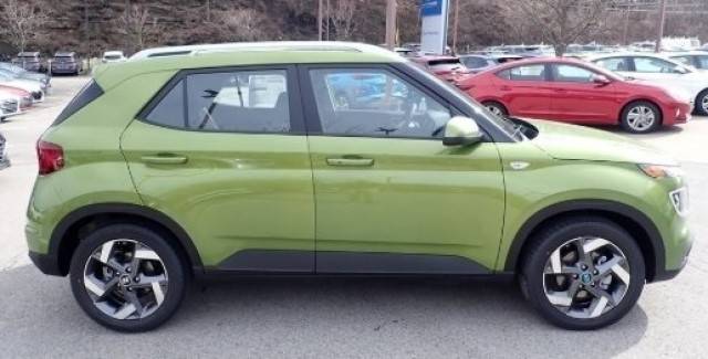 2023 Hyundai Venue SEL FWD photo