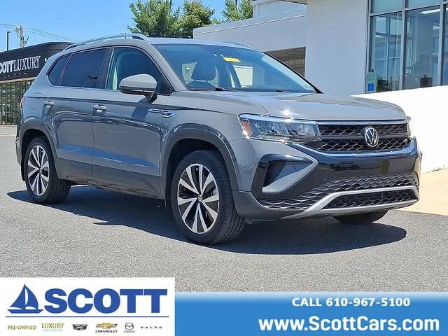 2023 Volkswagen Taos SE AWD photo