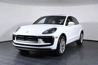 2022 Porsche Macan AWD photo