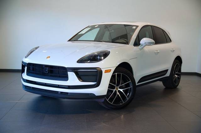 2023 Porsche Macan  AWD photo