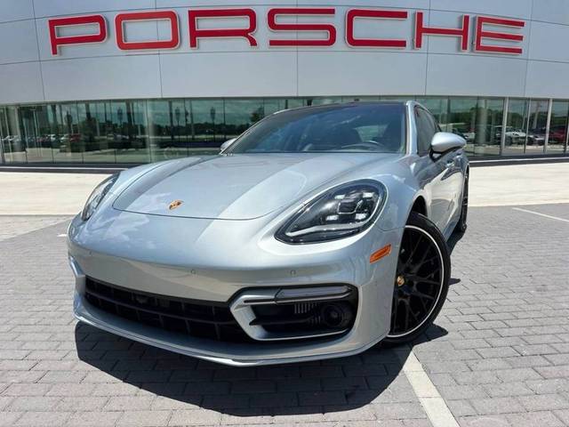 2023 Porsche Panamera  RWD photo