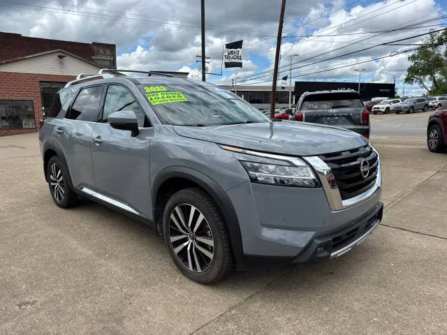 2023 Nissan Pathfinder Platinum 4WD photo