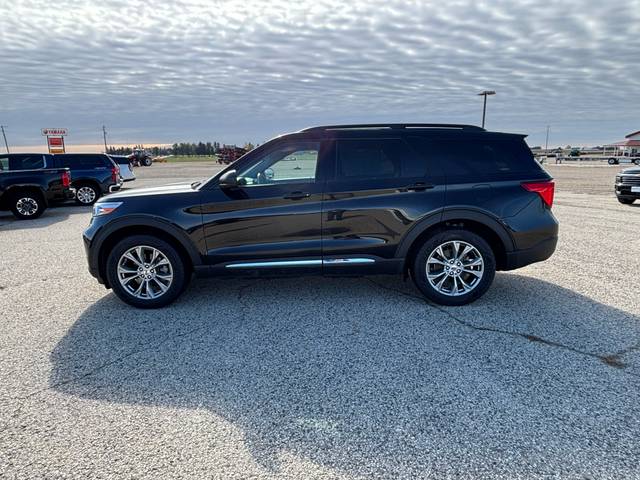 2023 Ford Explorer XLT 4WD photo
