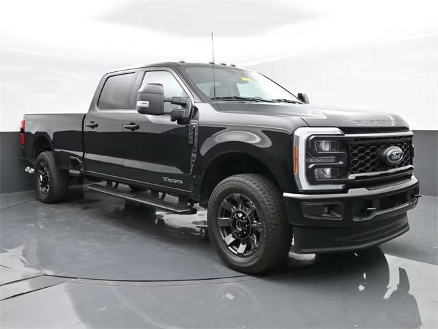 2023 Ford F-250 Super Duty LARIAT 4WD photo