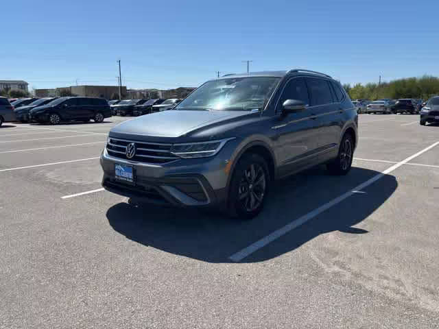 2023 Volkswagen Tiguan SE FWD photo