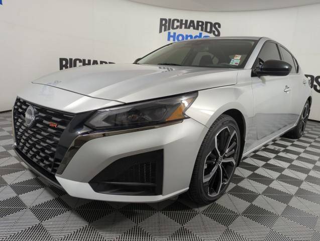 2023 Nissan Altima 2.5 SR FWD photo
