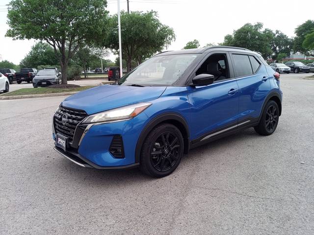 2023 Nissan Kicks SR FWD photo