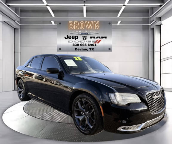 2023 Chrysler 300 Touring L RWD photo