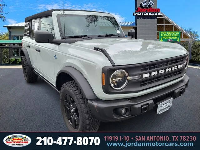 2023 Ford Bronco 4 Door Black Diamond 4WD photo