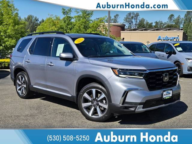 2023 Honda Pilot Touring AWD photo